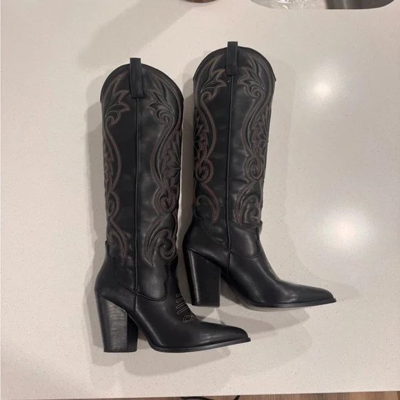 Steve Madden Black Embroidered Heeled Cowboy Boots - Picture 3 of 10